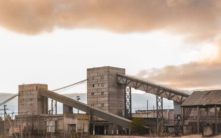 Conveyor belt tower for storing and protecting feed, grain or cement from exposure to water and air....