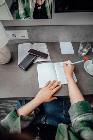 importance of handwritten notes in the learning process. flat lay