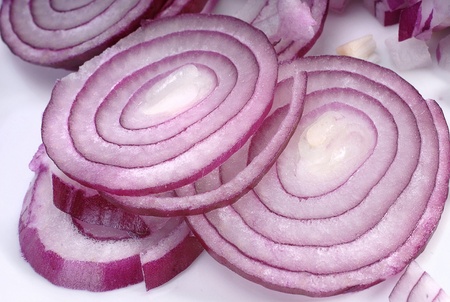 sliced red onionの写真素材