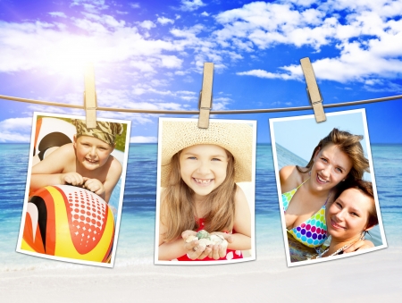 photos of holiday people hanging on clothesline with beach backgroundの写真素材