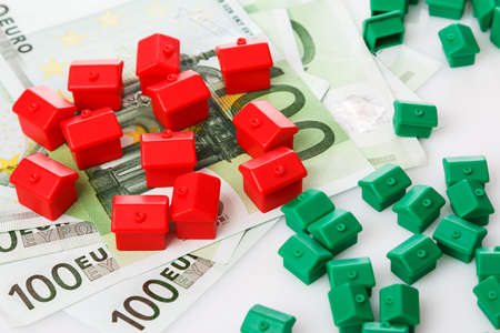 Small toy houses and euro banknotesの写真素材