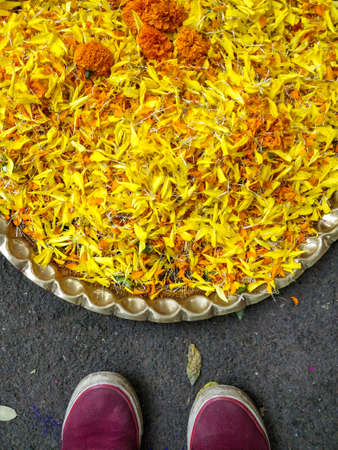 Mumbai, India-24th Sep 2018- Loose Marigold(Chendupoo) mix of color flowersの写真素材