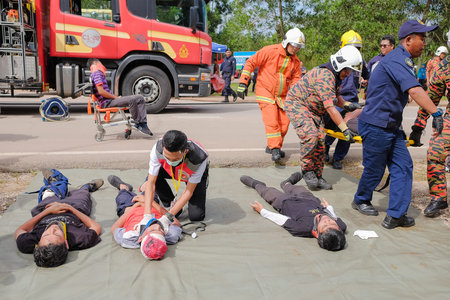 Muadzam Shah, Pahang - October 18th, 2018 : The medical team provided emergency treatment to victims during road accidents in  Inter Agency Disaster Training Program 2018 .のeditorial素材
