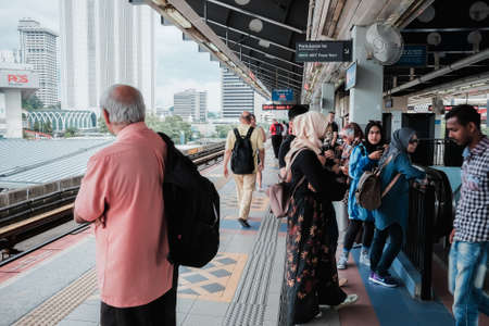 KUALA LUMPUR, MALAYSIA - December 31st ,  2017: Passengers are waiting for MRT Mass Rapid Transit arrival. MRT is Mass Rapid Transit Corporation Sdn Bhd, in Kuala Lumpur, Malaysia.のeditorial素材