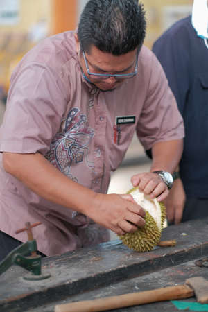 Muadzam Shah, Malaysia - June 25th,2020:  Happy asian men enjoy eating durian fruit with thier friends.のeditorial素材