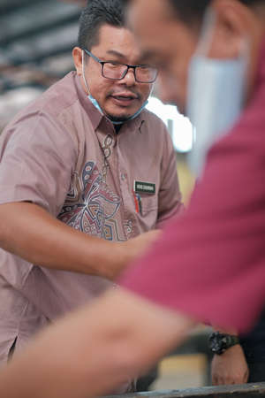 Muadzam Shah, Malaysia - June 25th,2020:  Happy asian men enjoy eating durian fruit with thier friends.のeditorial素材