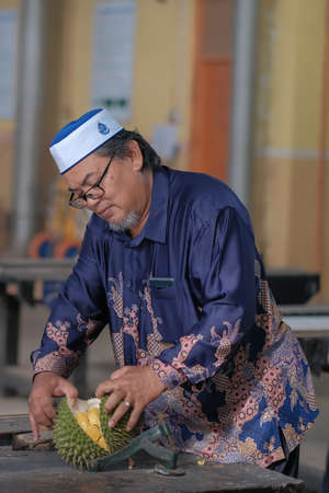 Muadzam Shah, Malaysia - June 25th,2020:  Happy asian men enjoy eating durian fruit with thier friends.のeditorial素材