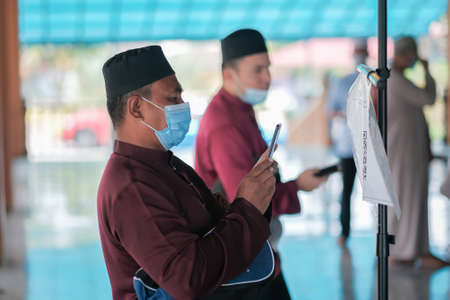 Muadzam Shah, Malaysia - July 3rd, 2020 : Muslims performed the Friday Prayer at Muadzam Shah Mosque during Covid-19 pandemic. Maintaining Social distancing guidelines.のeditorial素材