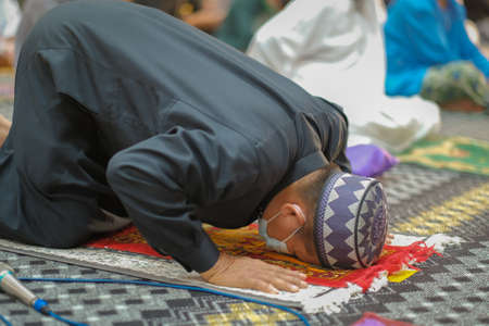 Muadzam Shah, Malaysia - July 3rd, 2020 : Muslims performed the Friday Prayer at Muadzam Shah Mosque during Covid-19 pandemic. Maintaining Social distancing guidelines.のeditorial素材