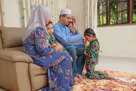 Muadzam Shah, Malaysia - June 21th, 2020 : Beautiful daughter begs for forgiveness from  her father during Eid al-Fitr celebration. Family, Happiness and Forgiveness Conceptのeditorial素材