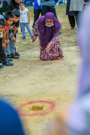 Muadzam Shah, Malaysia -   September 16th, 2020 : People playing traditional games called  marble game  at the field during Malaysia Dayのeditorial素材