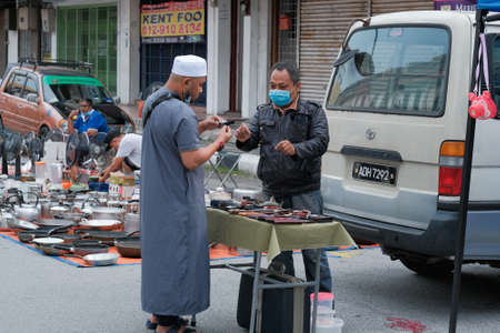 Ipoh, Malaysia - January 17th, 2021 : People shopping and walk around at Pasar Karat Loken or Memory Lane Street in Ipoh City . For those who looking for rare and antique items with affordable priceのeditorial素材
