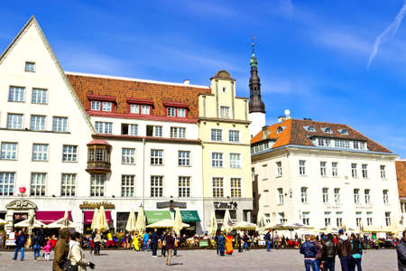 Street in old town. Tourists walking through the Town Hall Square in historical part of Tallinnのeditorial素材