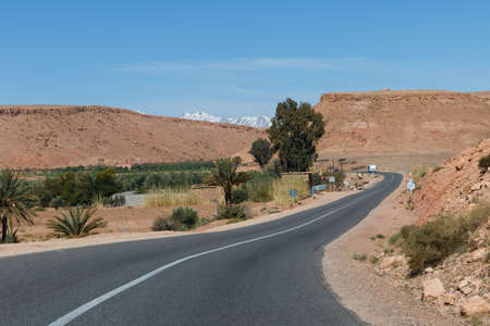 Sahara, Morocco : off road trip. Jeep tours on the desert are very popular tourist attractionの写真素材