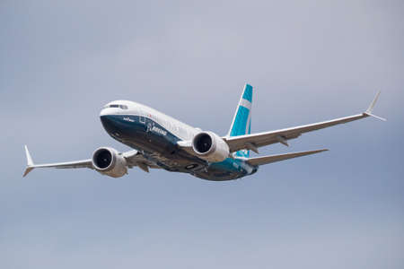 Flying display of a Boeing B737-8 MAX at the Farnborough International Airshow, UKのeditorial素材
