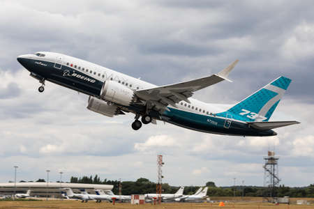Flying display of a Boeing B737-8 MAX at the Farnborough International Airshow, UKのeditorial素材