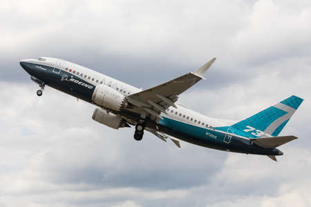 Flying display of a Boeing B737-8 MAX at the Farnborough International Airshow, UKのeditorial素材