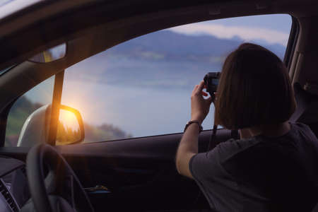 girl travels and takes pictures on camera from a car window
の写真素材