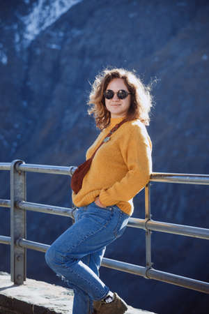 Traveler girl portrait. girl looking at the cameraの写真素材