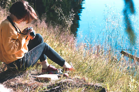 Summer - girl on a picnic by the lake.  Lacul Vidra,  Romaniaの写真素材