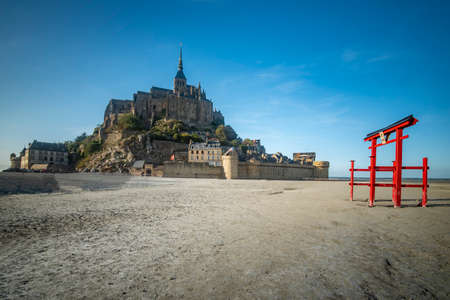 Japanese temple in front of Mont Saint Michelのeditorial素材
