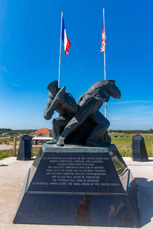 Two flags flank an ito in honor of the soldiers killed at the Normandy landingのeditorial素材