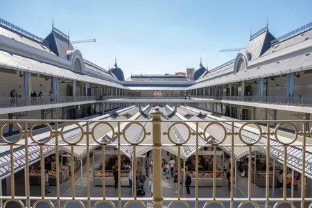 Porto, Portugal, 30.09.2022: Interior of the Bolhao Market (Mercado do Bolhao) in the City of Porto, the Re-Opening in September 2022 of the Market after improvement works.のeditorial素材