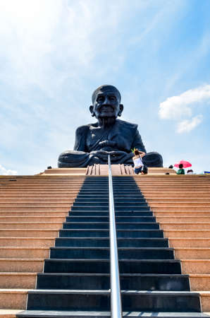 HUAHIN, THAILAND - FEBRUARY 12, 2012: Statue luang pu thuat huay mongkol temple the largest in the world.のeditorial素材
