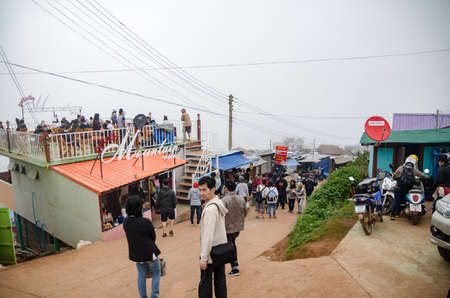 PHETCHABOON, THAILAND - OCTORBER 24, 2015: Season of tourists to Season of tourists to Phu Thap berk. Phetchabun, Thailandのeditorial素材