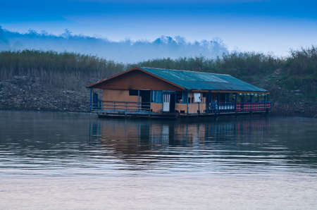 houseboat in the morning