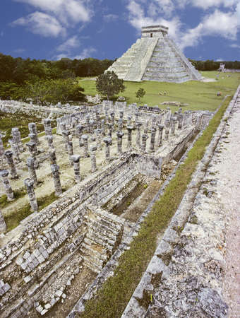 Pyramid and ruined temple view of Chinchen-Itza in Yucatan, Mexicoの写真素材