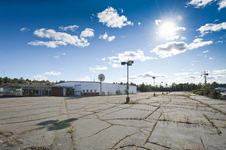 An empty car dealership gone out of business due to the bad economyの写真素材
