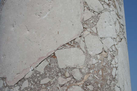 Patterned cracks on an old column
