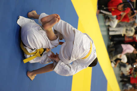 Children fighhting in a Brasilian Jiu Jitsu-Graplling tournament