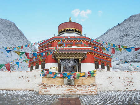 Shangri-La has a monsoon-influenced humid continental climate due to the high elevationの写真素材