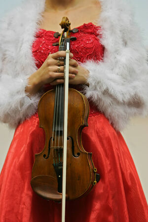 woman holding a violinの写真素材