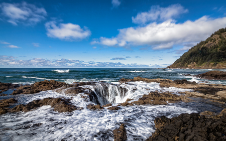 Thors Well, Cape Perpetua, Oregon, USA, Color Imageの写真素材