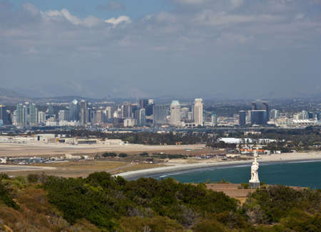 Skyline of San Diego in background behind statue of Cabrillo on Point Lomaの写真素材