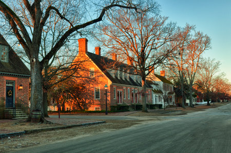 WILLIAMSBURG, VIRGINIA - DECEMBER 30: Sun rises over the restored houses on December 30, 2011. Colonial Williamsburg's 301 acres includes many restored buildings and housesのeditorial素材
