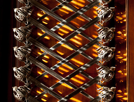 WILLIAMSBURG, VIRGINIA - DECEMBER 30: Display of swords in Governors Palace on December 30, 2011. Colonial Williamsburg's 301 acres includes many restored buildings and housesのeditorial素材