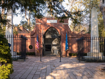 President George Washington home at Mount Vernon in Virginia with detail of burial cryptのeditorial素材