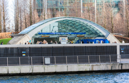 LONDON, UK - JANUARY 30, 2016: Modern entrance to Jubilee line tube station in Canary Wharf, Docklands, London, Englandのeditorial素材