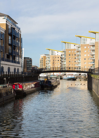 LONDON, UK - JANUARY 30, 2016: View from Limehouse Cut to the apartment buildings around Limehouse Basin Marina in Docklands, London, Englandのeditorial素材