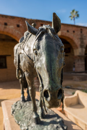 SAN JUAN CAPISTRANO, CALIFORNIA - 1 NOVEMBER 2017: Statue commemorating Portola Riders in San Juan Capistrano missionのeditorial素材