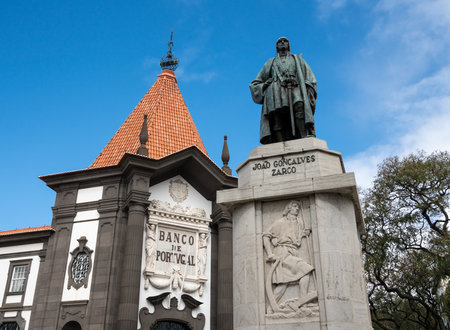 FUNCHAL, MADIERA - MARCH 12, 2018: Statue of Zarco and Banco de Portugal in Funchal on island of Madieraのeditorial素材
