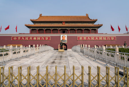BEIJING, CHINA - 19 OCTOBER 2018: Soldier in front of entrance to Forbidden City in Tiananmen Squareのeditorial素材