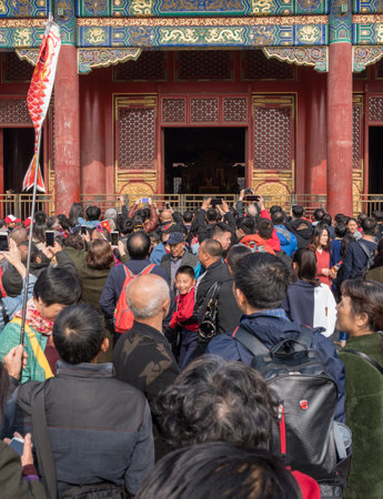 BEIJING, CHINA - 19 OCTOBER 2018: Crowds of tourists approach Palace Museum in Forbidden Cityのeditorial素材
