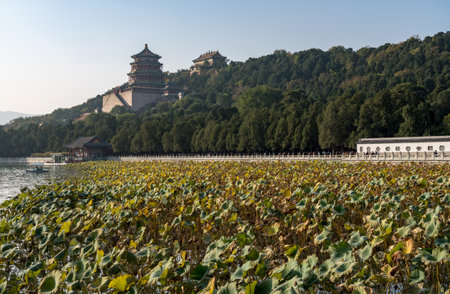 BEIJING, CHINA - 19 OCTOBER 2018: Lake and Summer Palace outside Beijingのeditorial素材