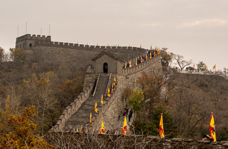 MUTIANYU, CHINA - 20 OCTOBER 2018: Tourists on the Great Wall of China at Mutianyu on smoggy dayのeditorial素材