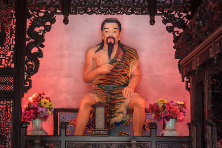 QINGDAO, CHINA - 24 OCTOBER, 2018: Altar statue in a temple at Temple of Supreme Purity or Tai Qing Gong at Laoshanのeditorial素材